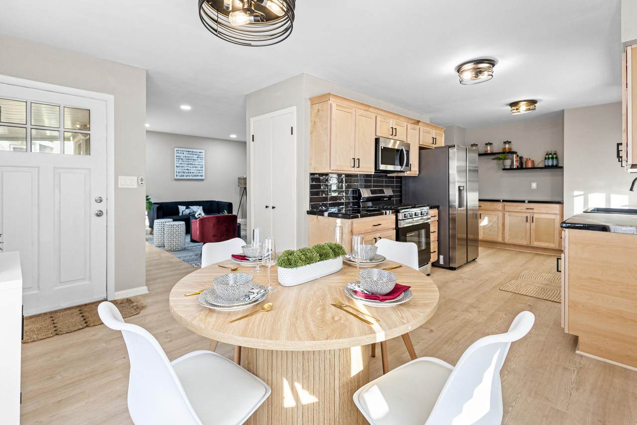 4068 72nd St - Photo 1