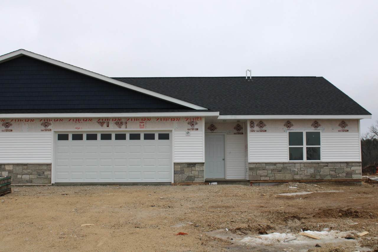 920 Drumlin Dr - Photo 1