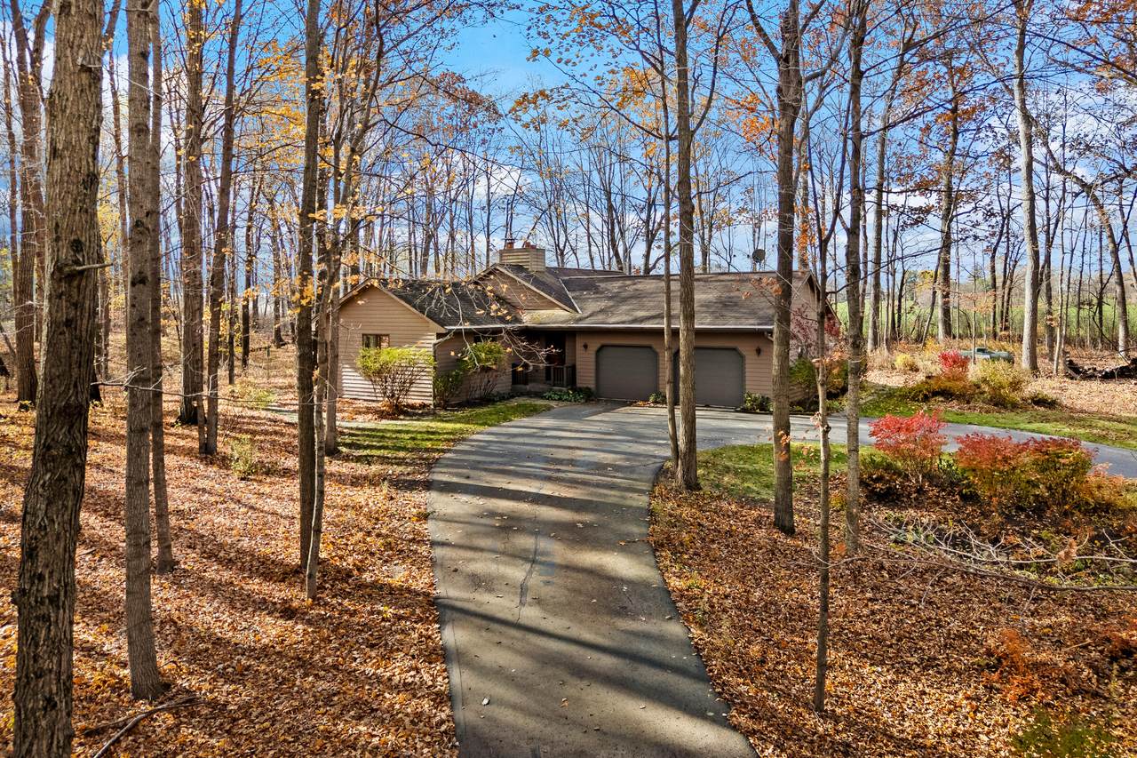 N6720 Hillside Rd - Photo 1