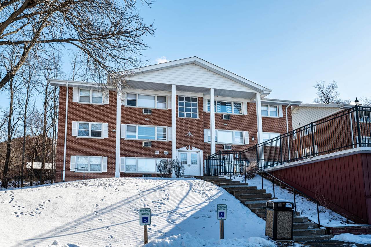 225 Country Club Dr - Photo 1