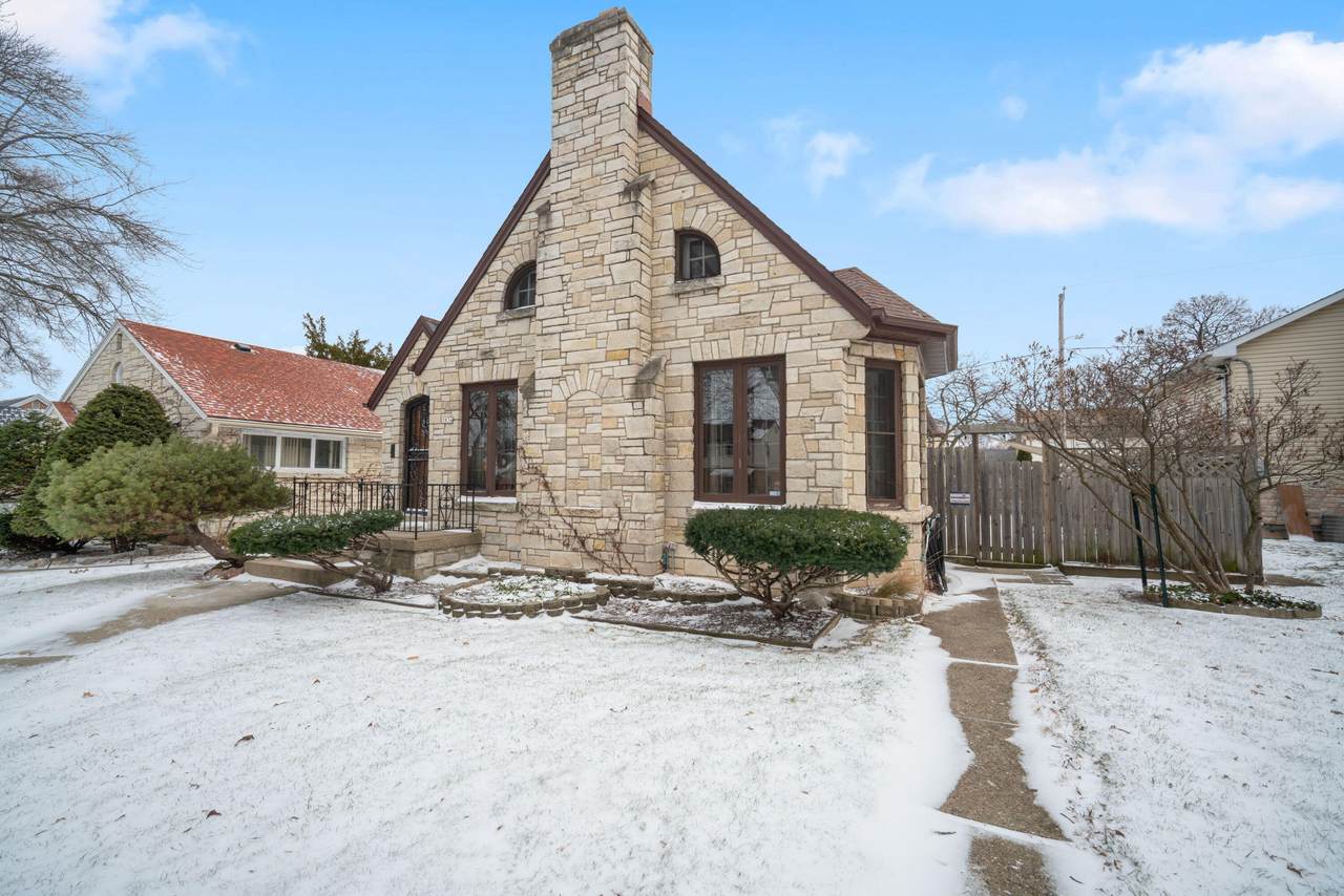 3834 56th St - Photo 1