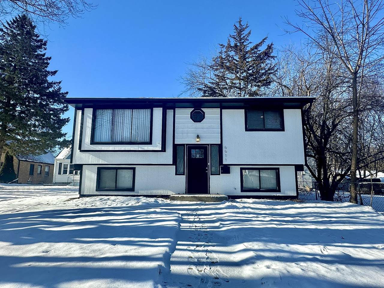 6611 52nd St - Photo 1