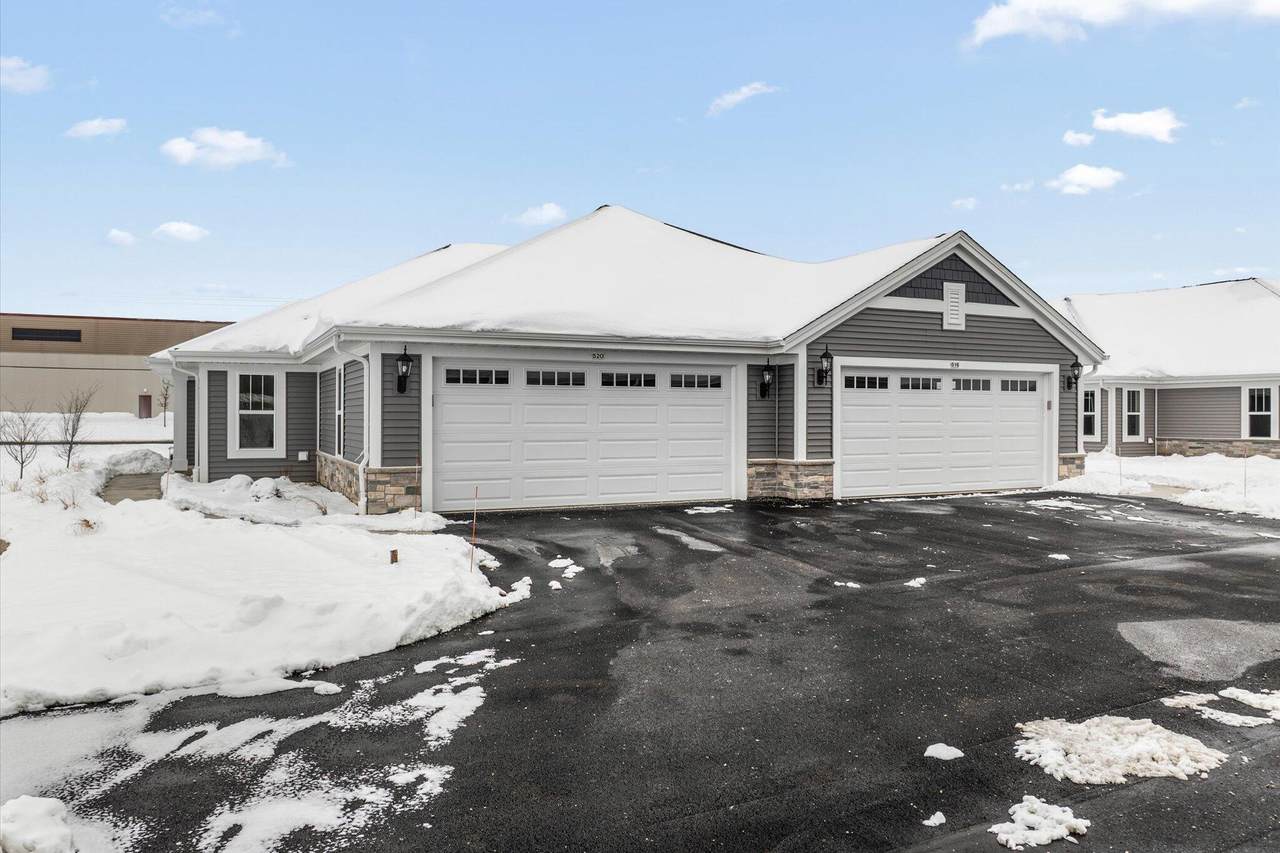 520 Hunter Oaks Blvd - Photo 1