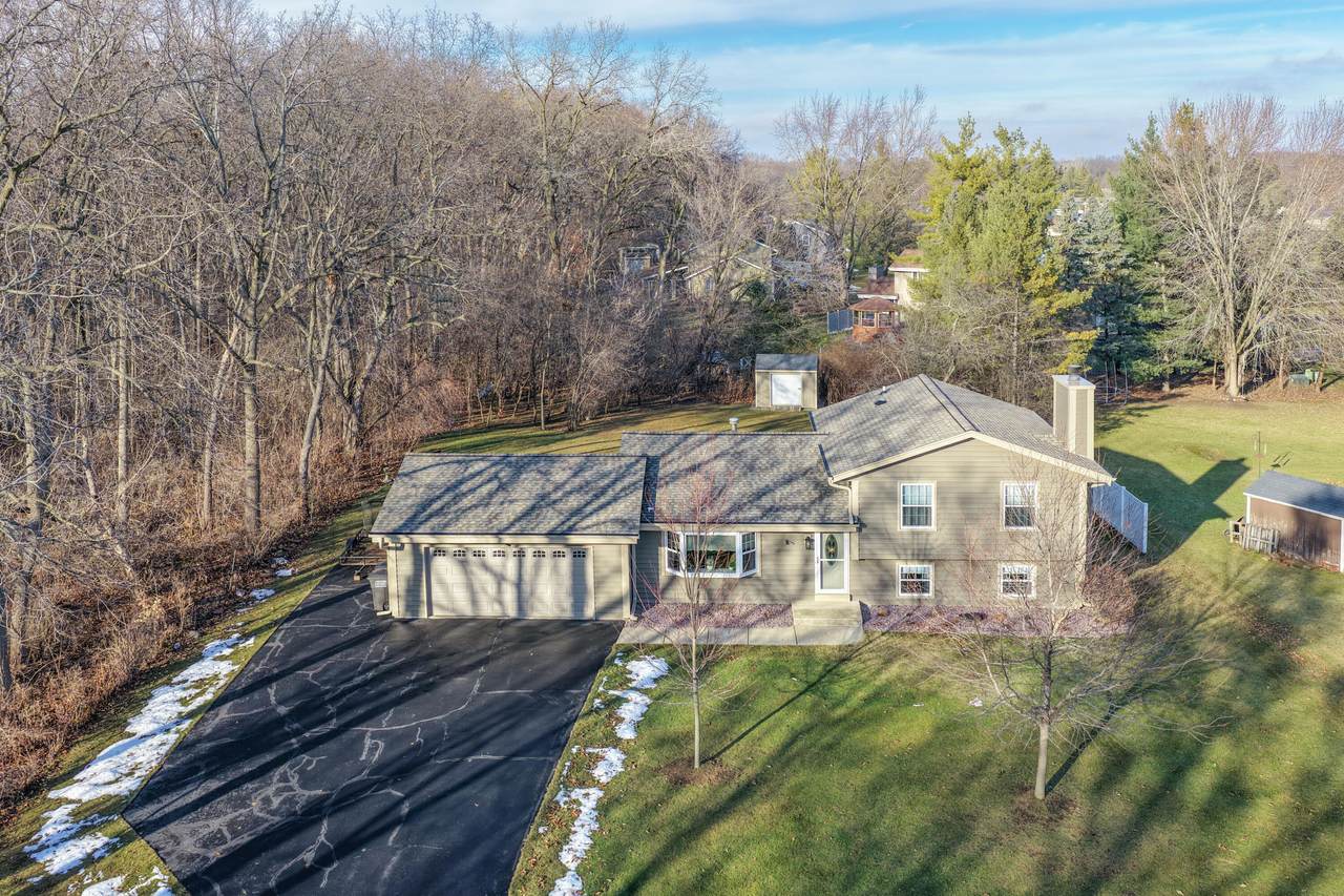 25924 Bennington Dr - Photo 1