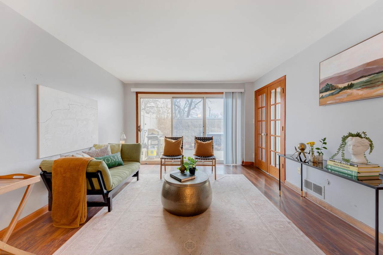 2525 Shore Dr - Photo 1