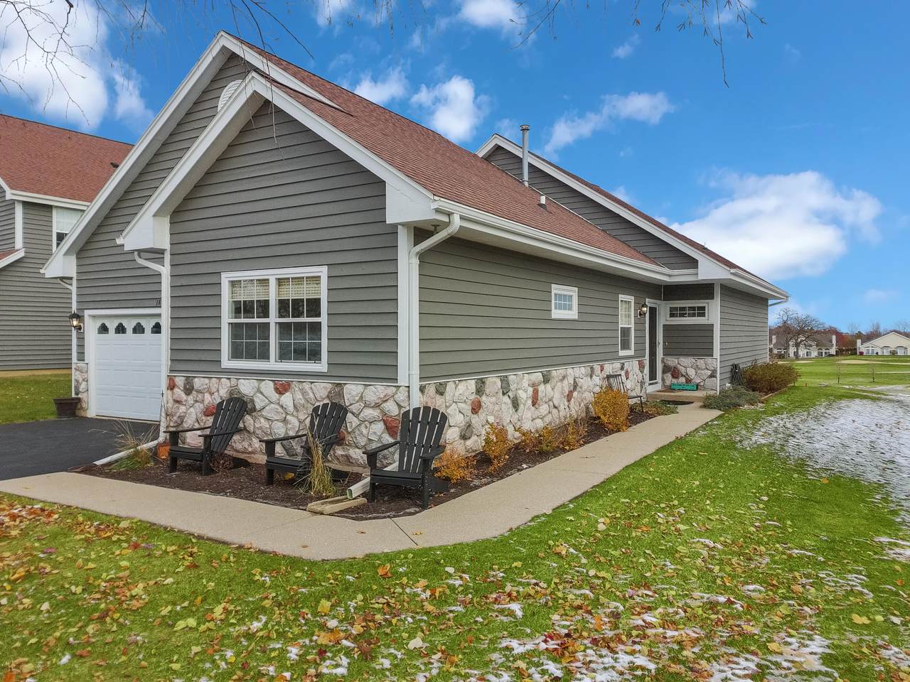 1825 Golfview Dr - Photo 1