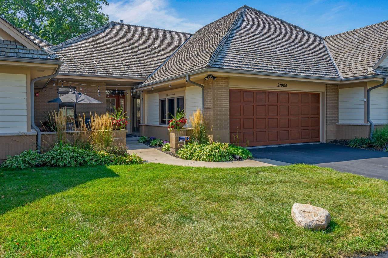 21905 North Ave - Photo 1