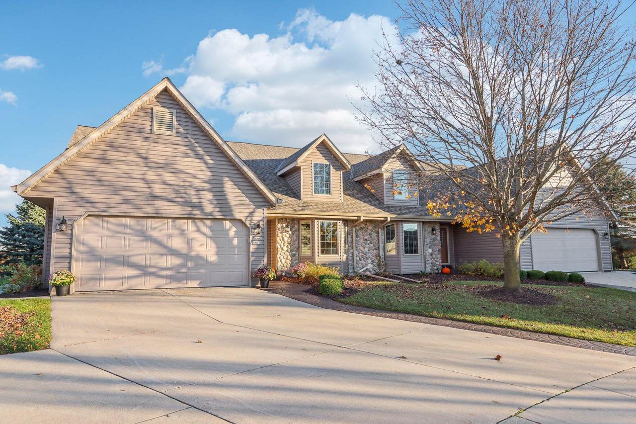 W203N16198 Pin Oak Cir - Photo 1