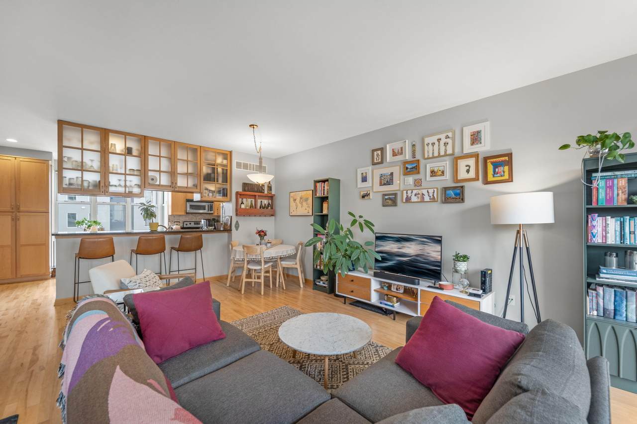 2106 Commerce St - Photo 1