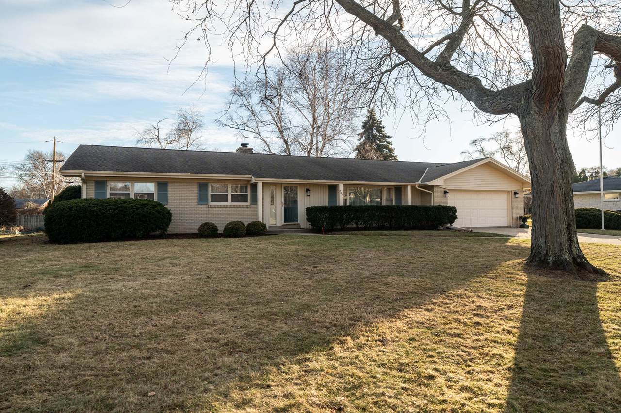 207 Old Pine Cir - Photo 1