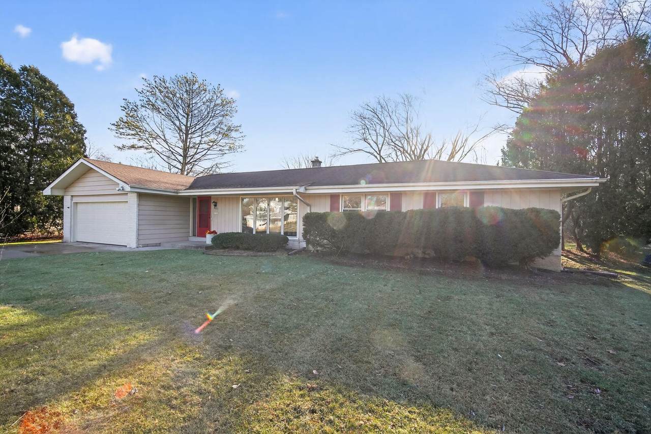 8942 Silver Brook Ln - Photo 1