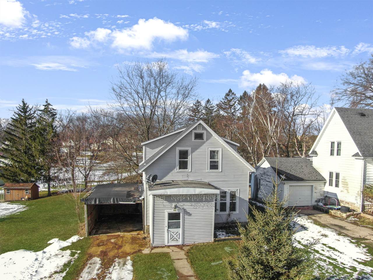 809 Ontario Ave - Photo 1