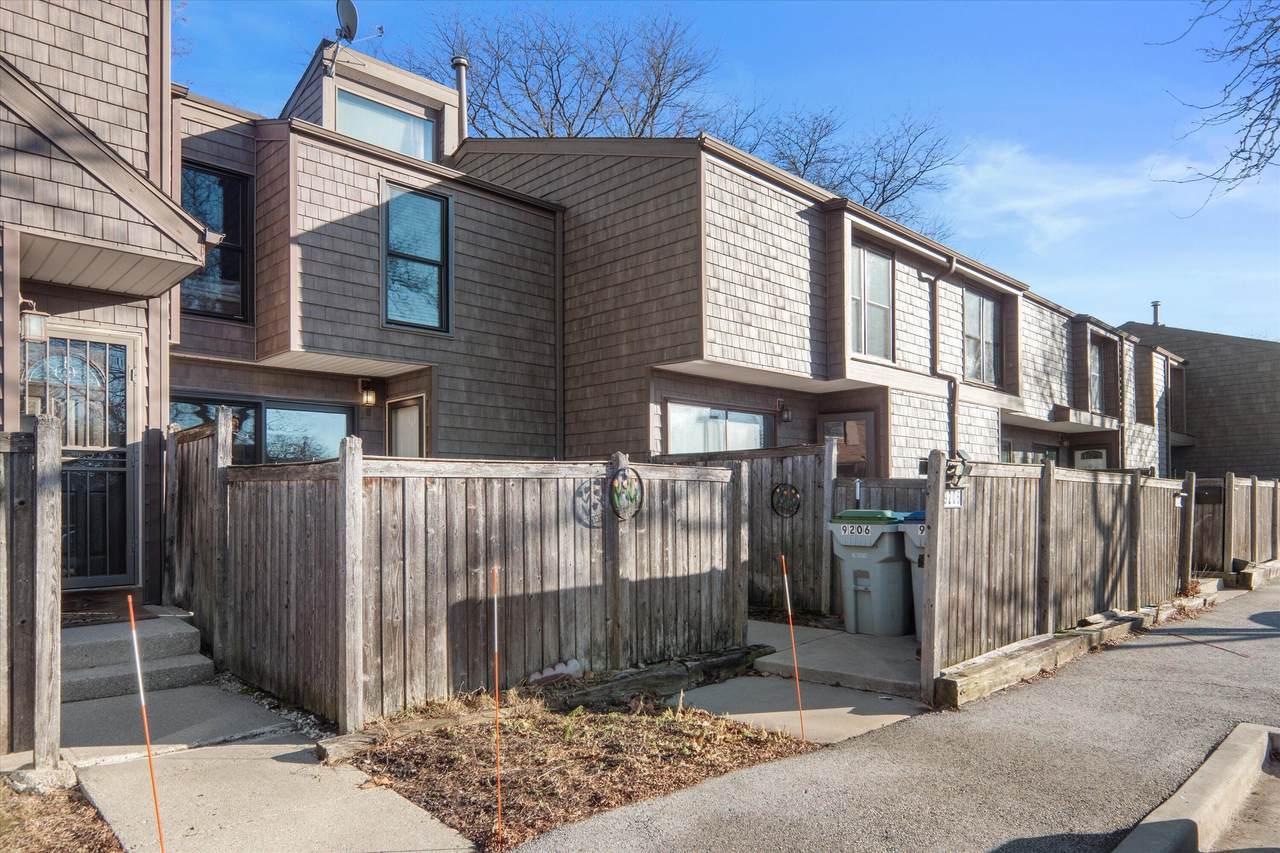 9206 70th St - Photo 1