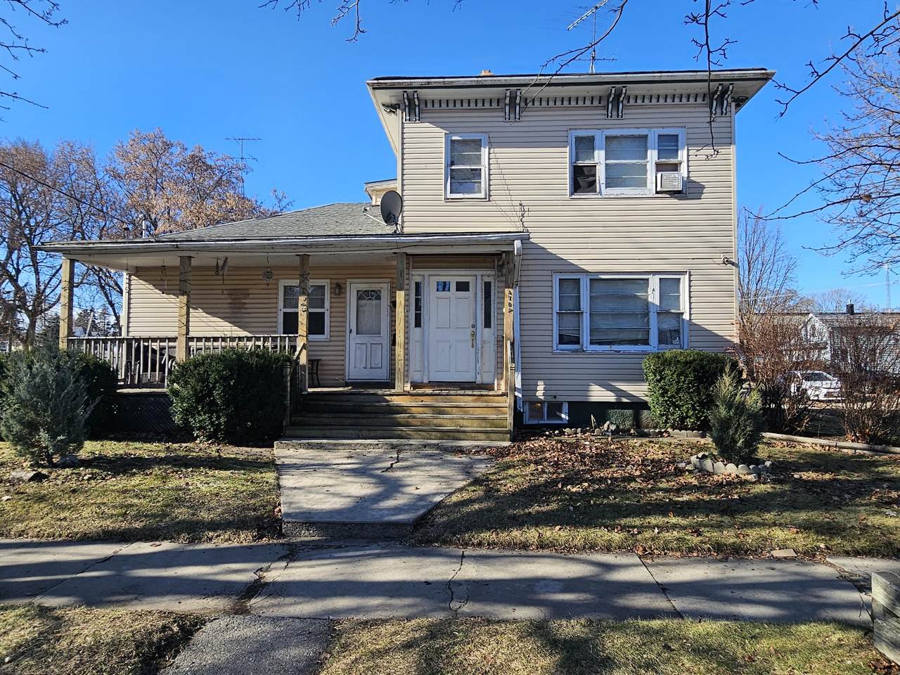 4702 8th Ave - Photo 1