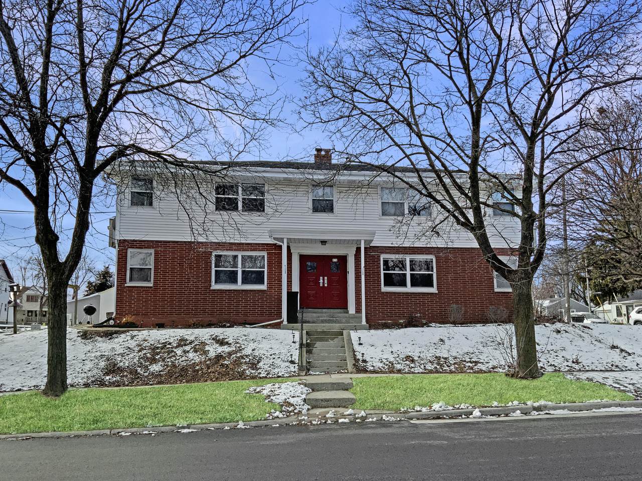 870 Perkins Ave - Photo 1