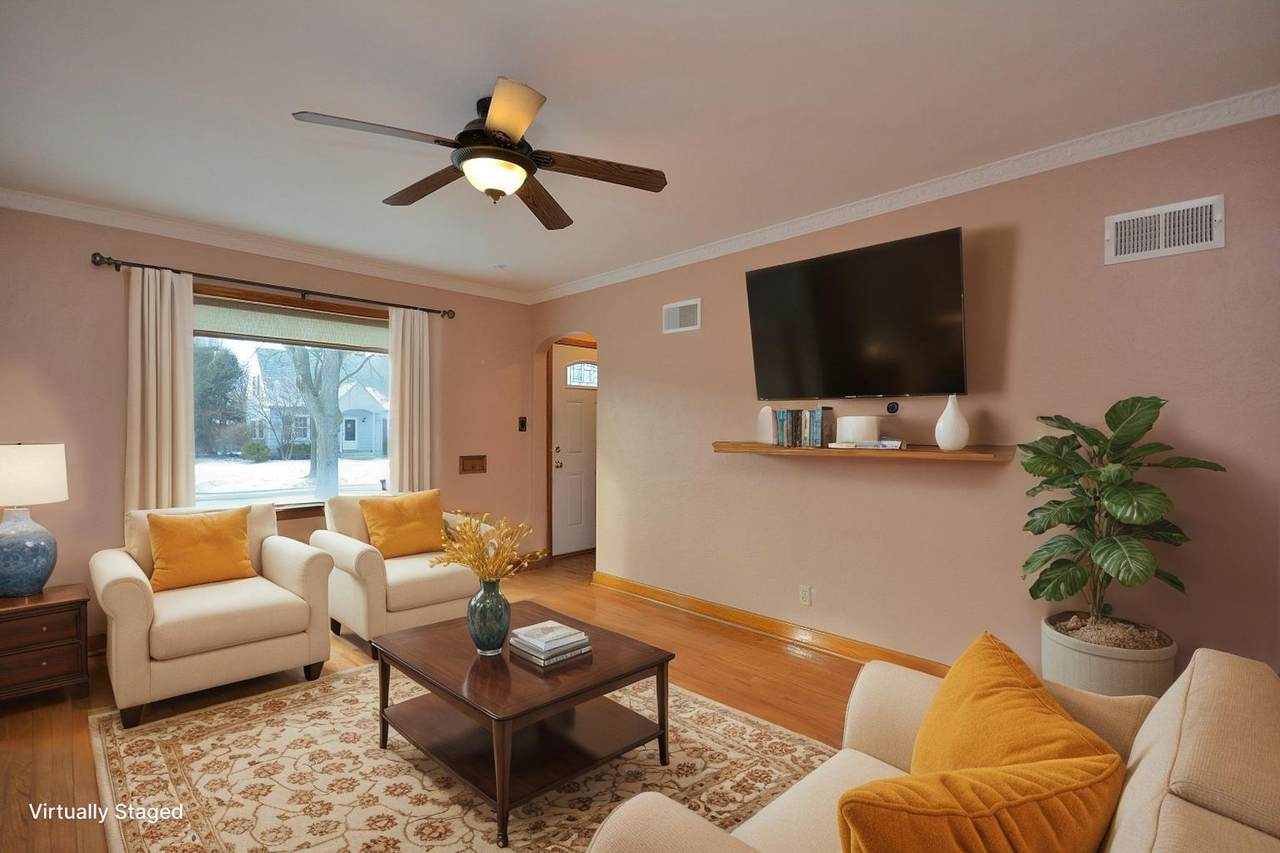 2708 45th St - Photo 1