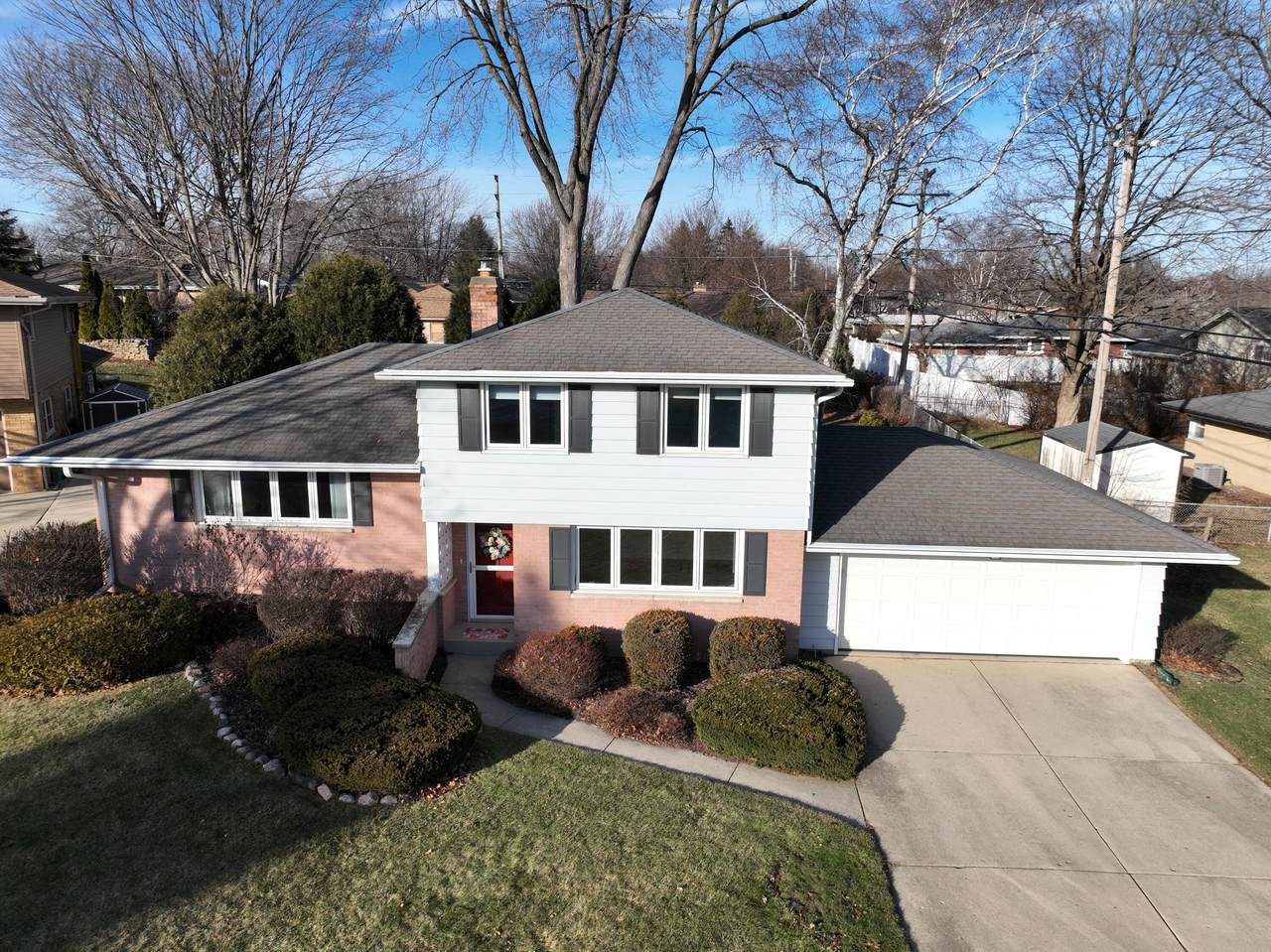 1704 Oak St - Photo 1