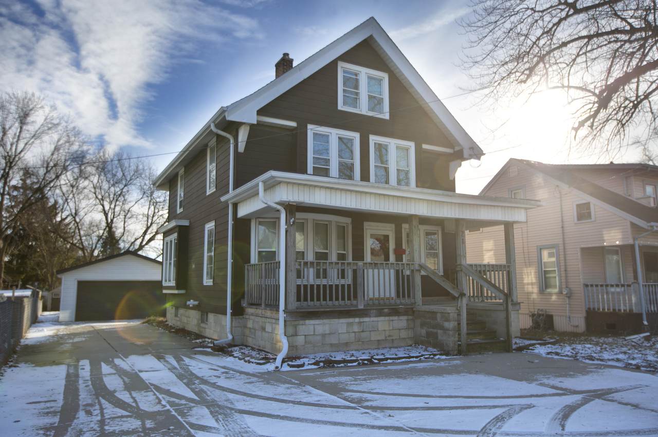 921 Moreland Blvd - Photo 1