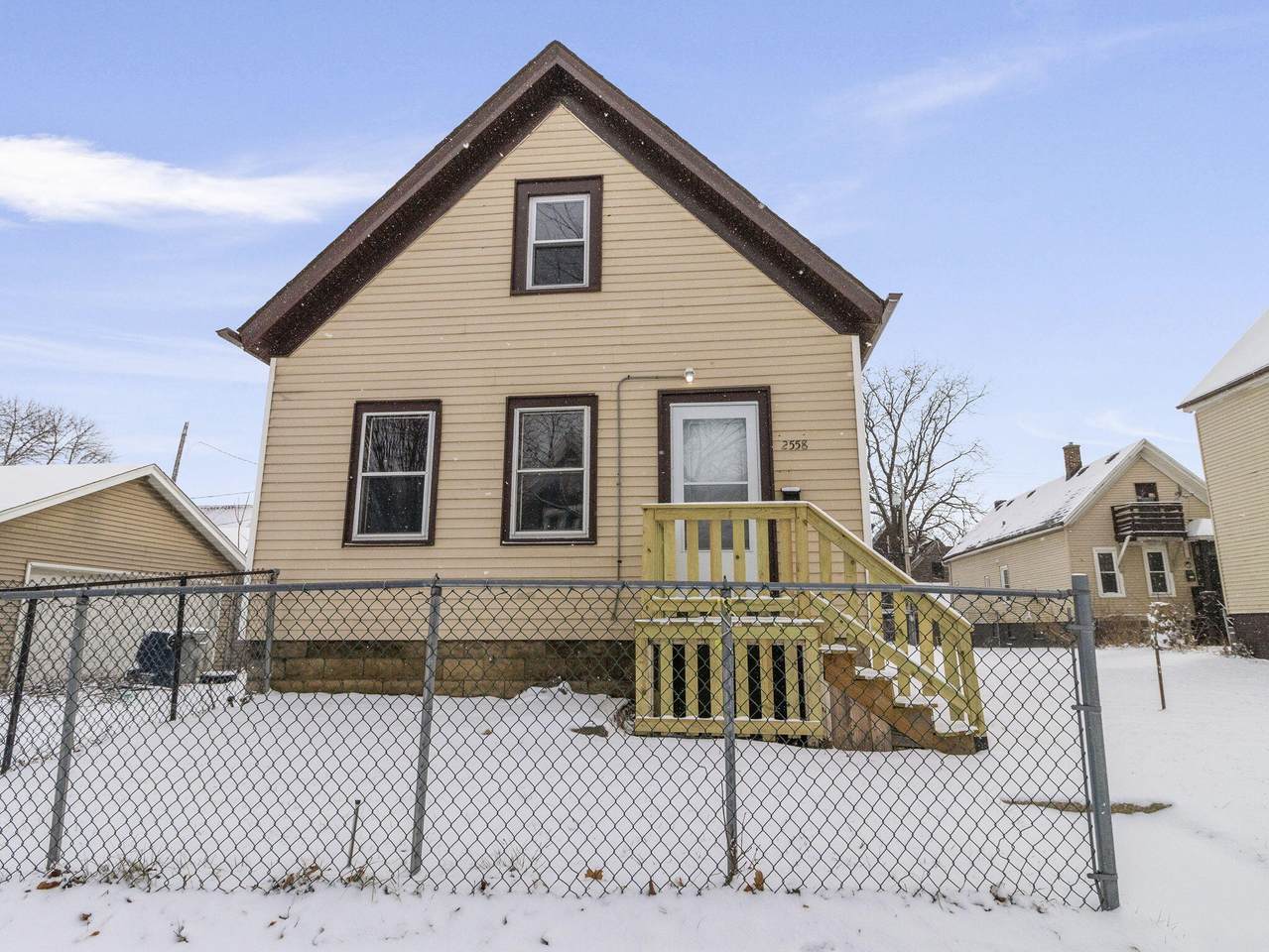 2558 24TH St - Photo 1