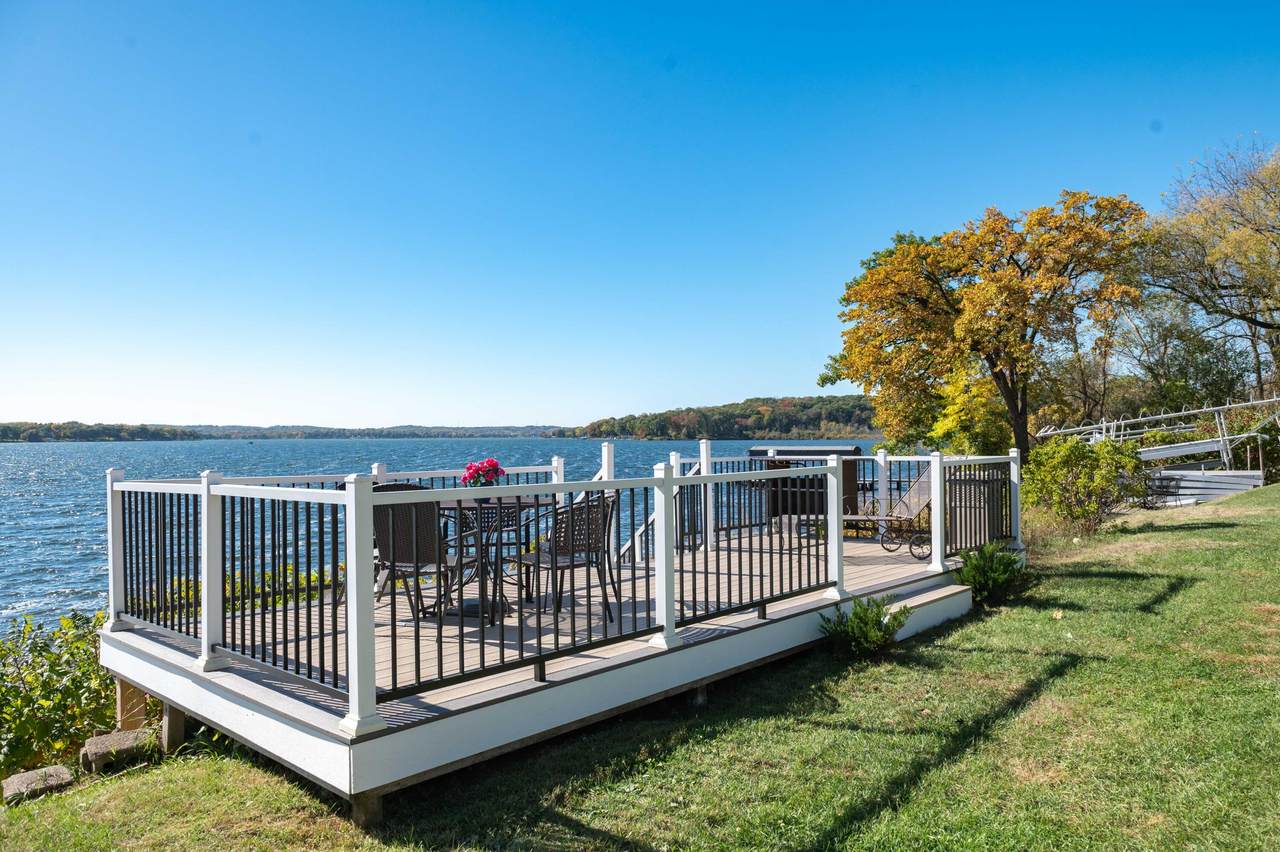 N39W27485 Hillside Grove Rd - Photo 1