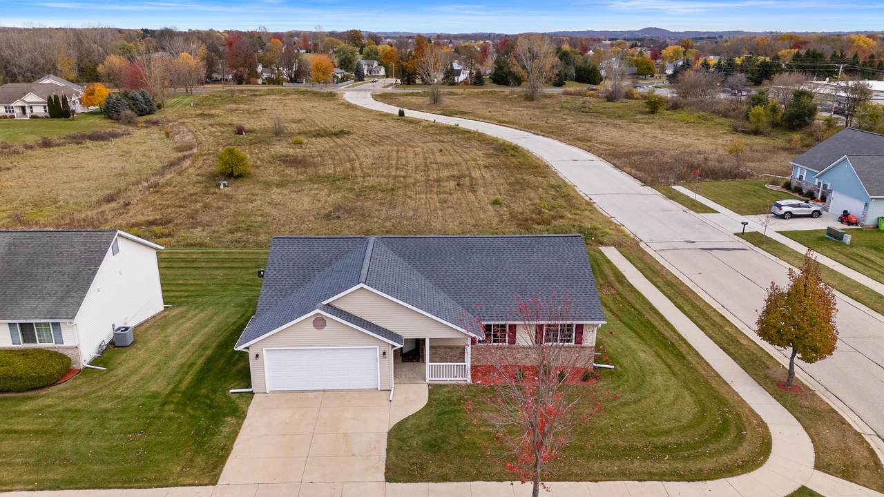 836 Tower Dr - Photo 1