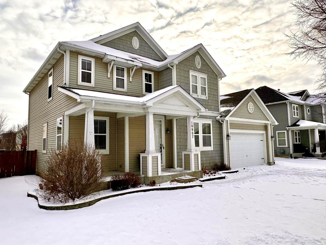 10907 62nd St - Photo 1