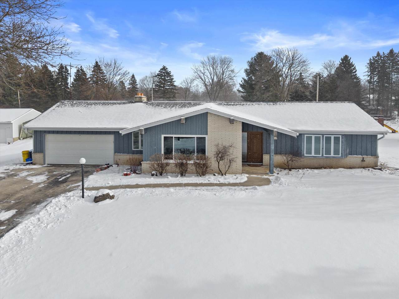 W226N8304 Friess Pl - Photo 1