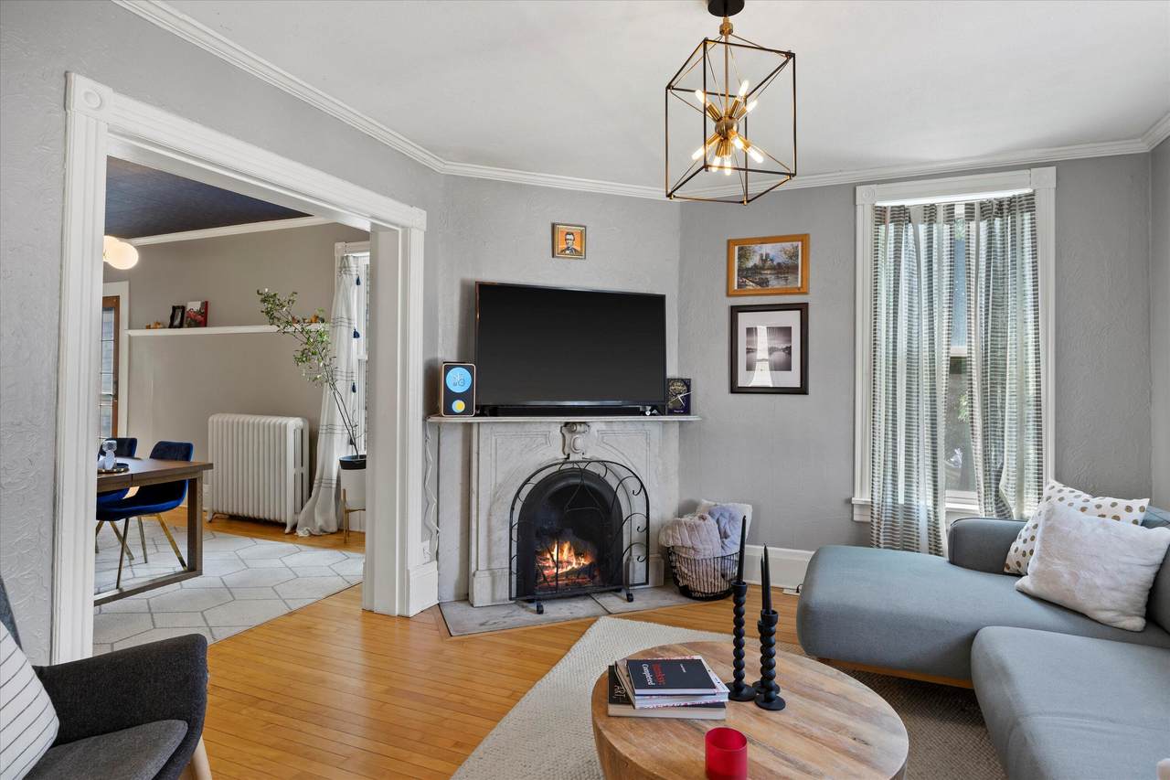 3146 Kinnickinnic Ave - Photo 1