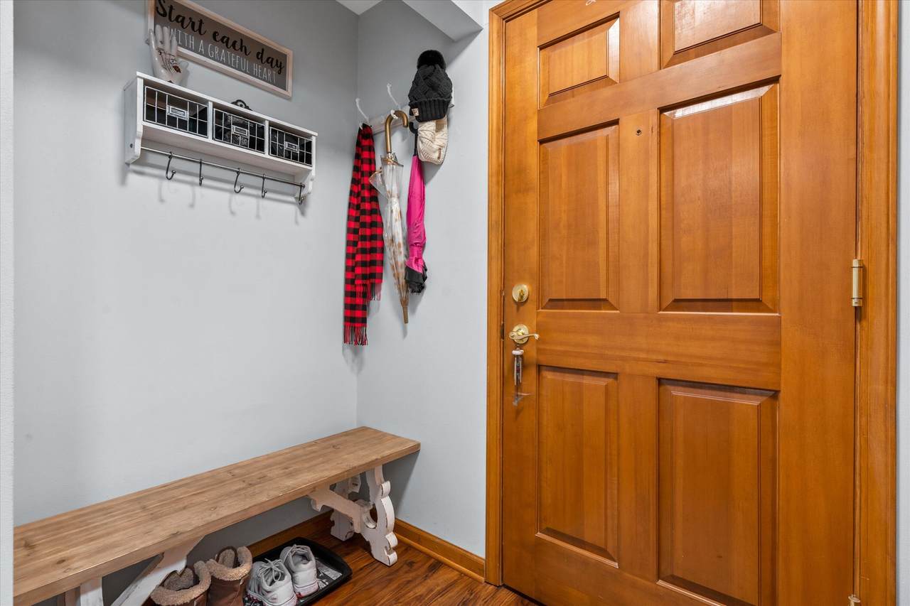 530 Silverbrook Dr - Photo 1