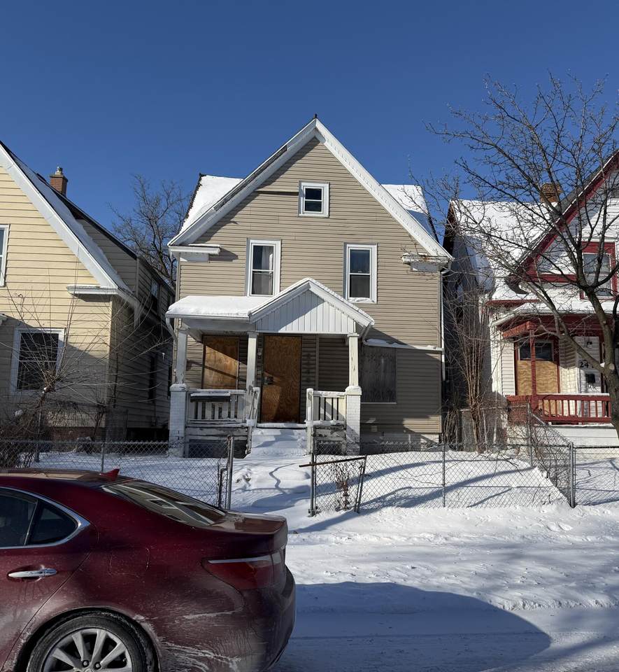 2469 26th St - Photo 1