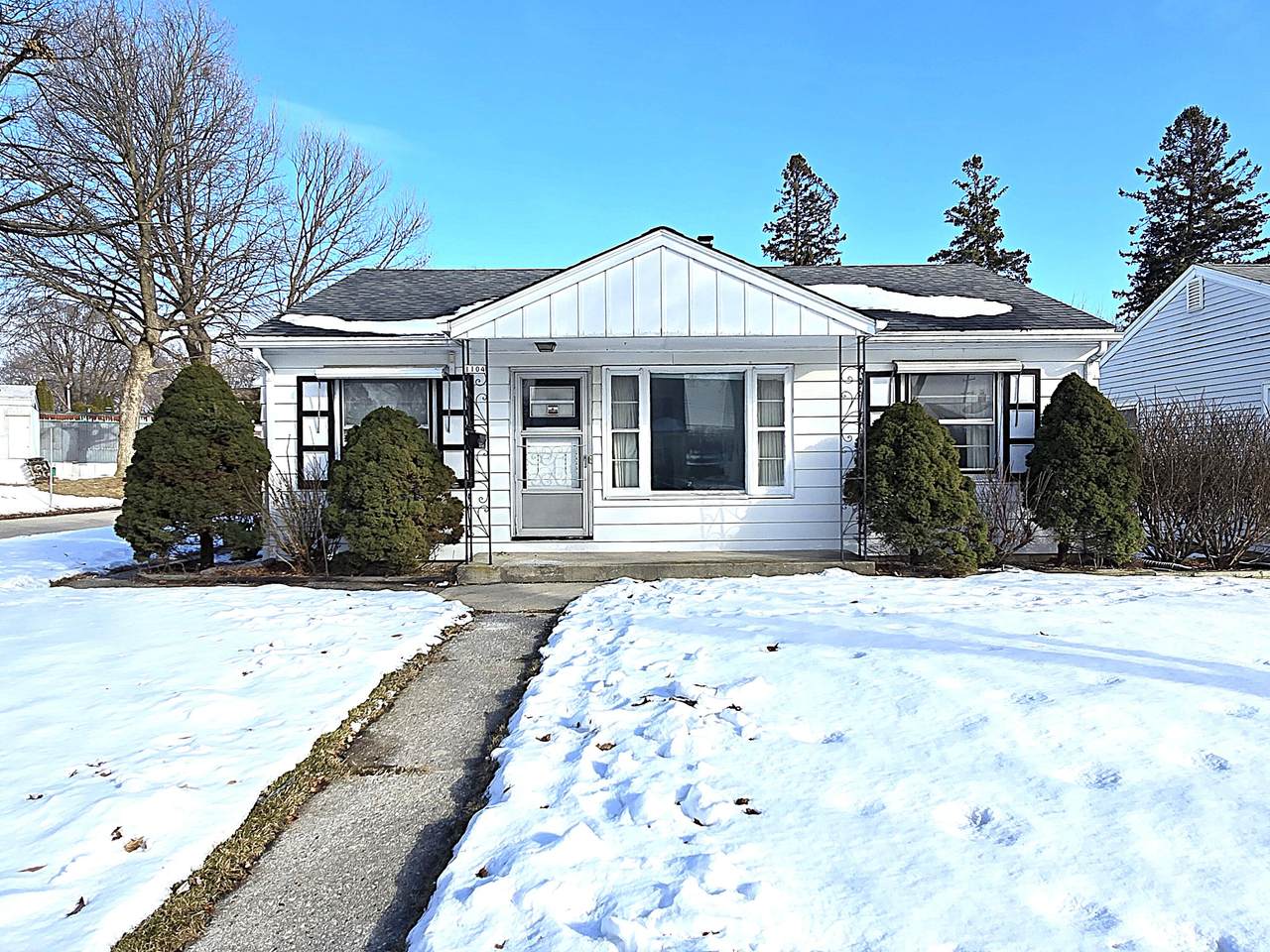 1104 107th St - Photo 1