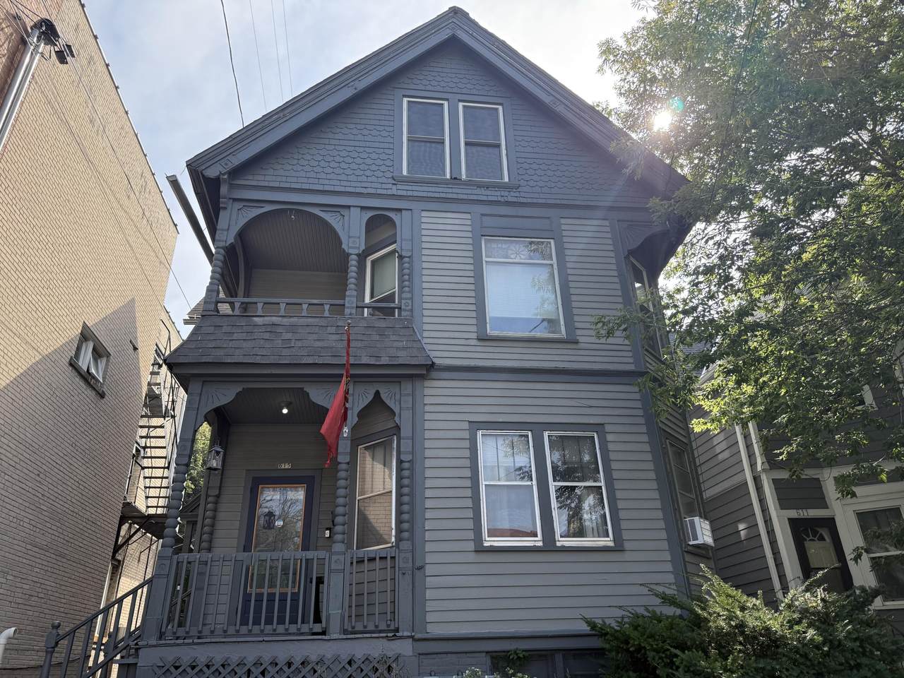 615 Pleasant St - Photo 1