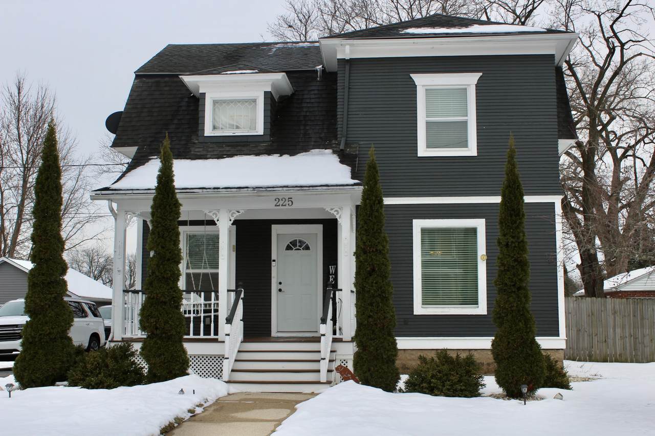 225 Maple Ave - Photo 1