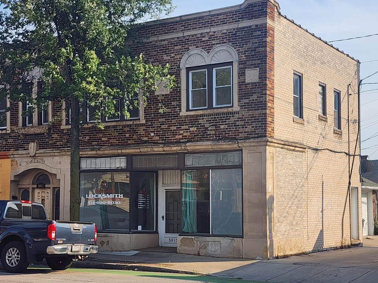 5915 Burnham St - Photo 1