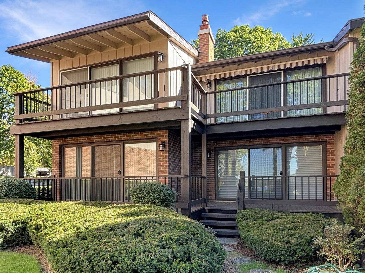 1070 Lake Shore Dr - Photo 1