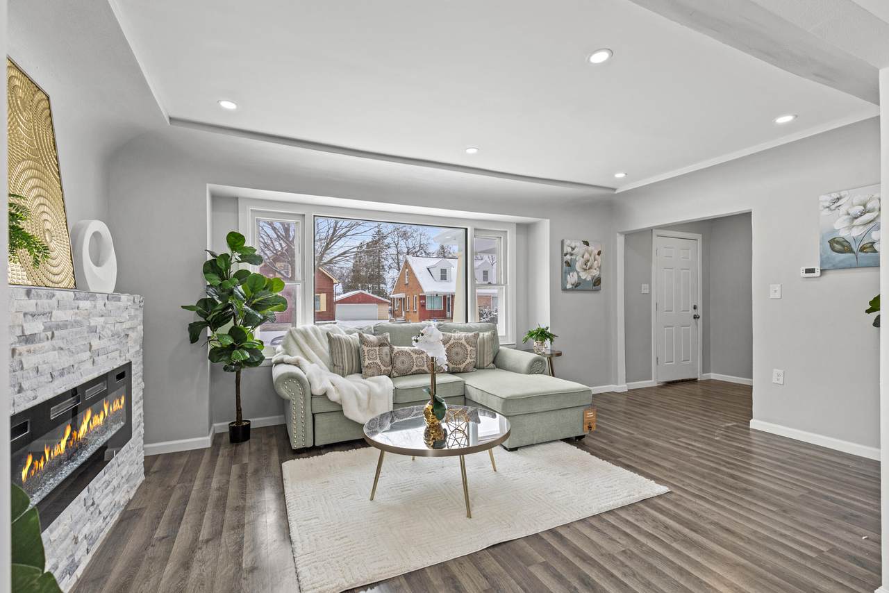 4732 56th St - Photo 1