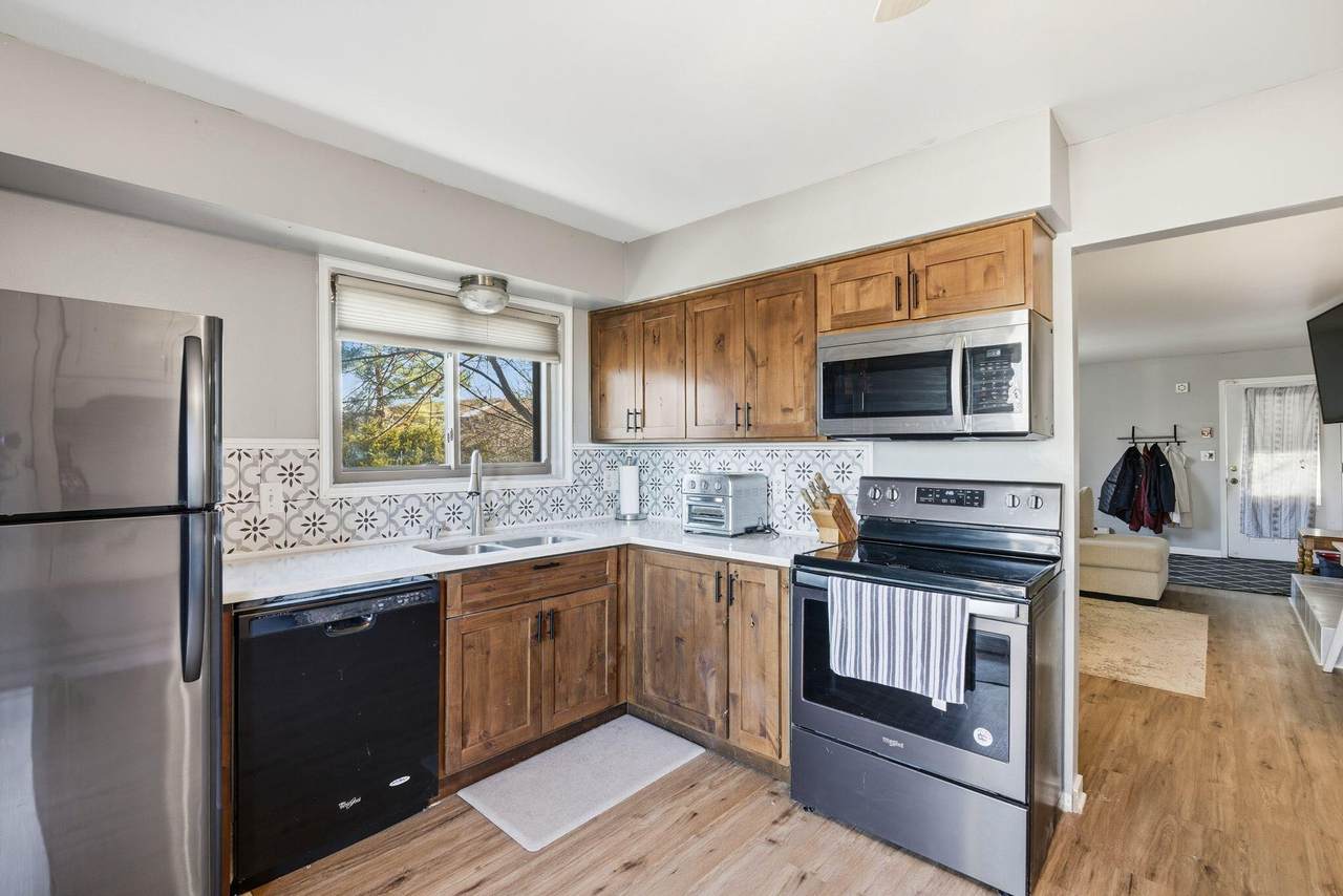 1356 Greenhedge Rd - Photo 1