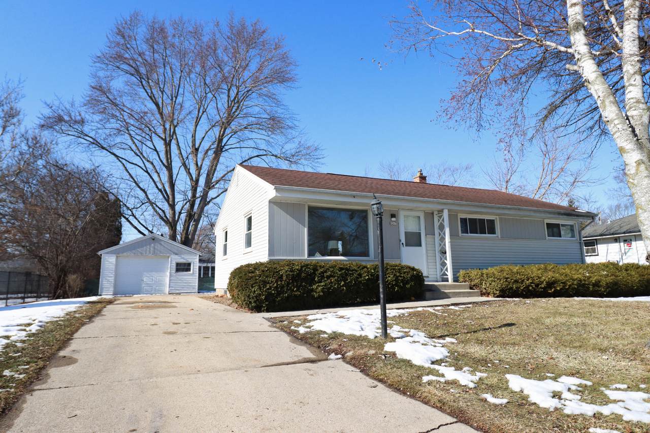 8267 52nd St - Photo 1