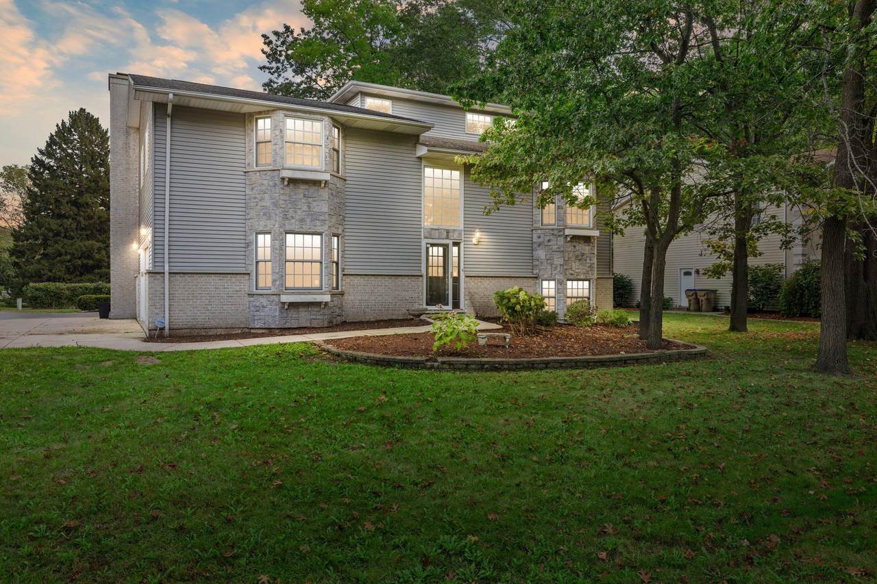 1005 97th St - Photo 1