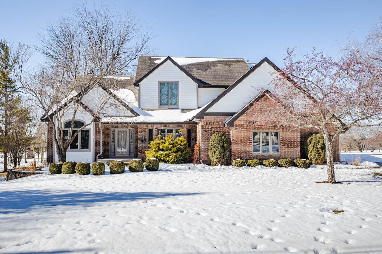 1420 Country Club Ln - Photo 1