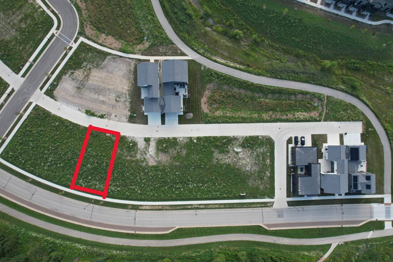 9407 Lake Vista Pkwy - Photo 1