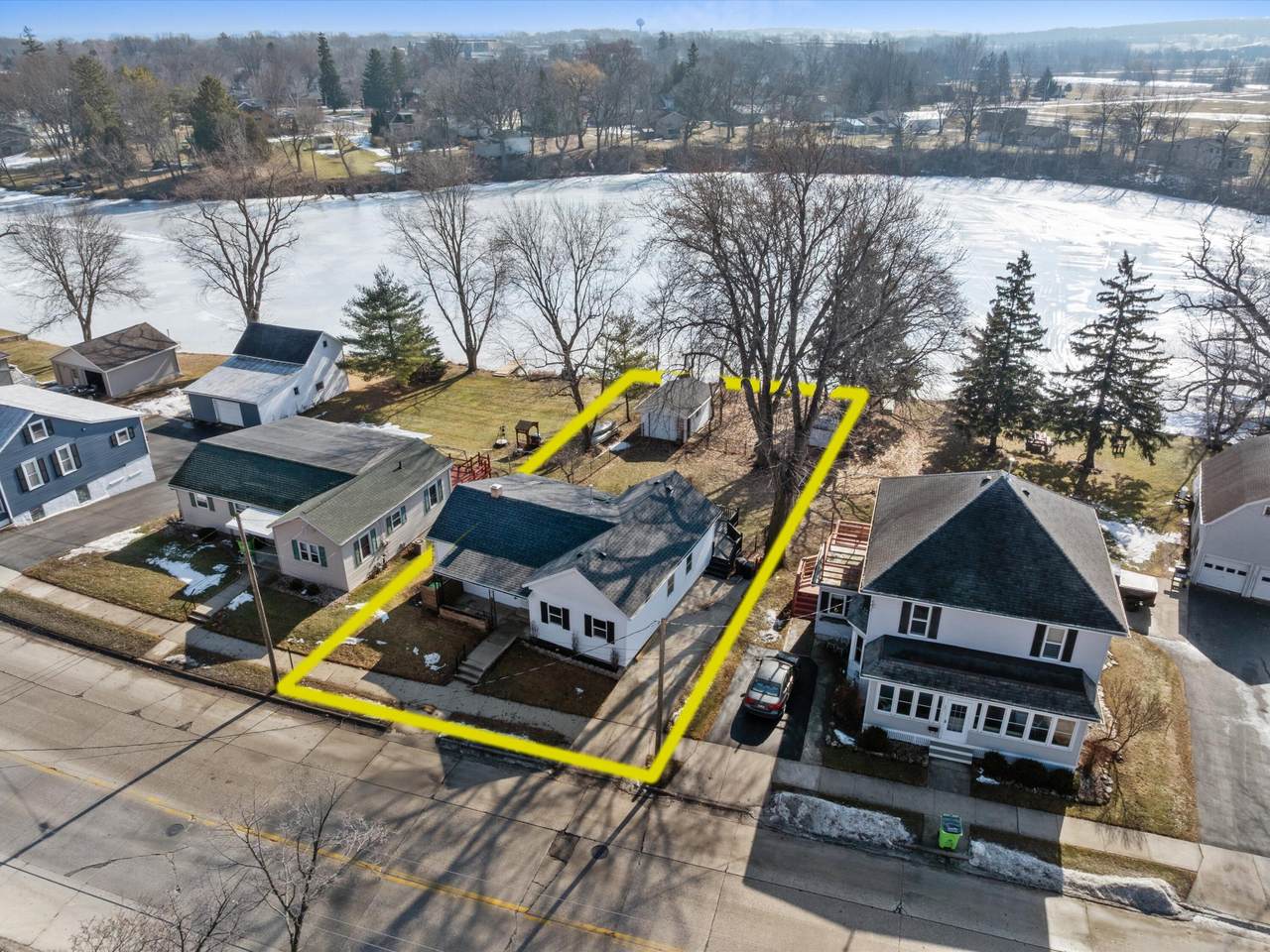 215 Main St - Photo 1