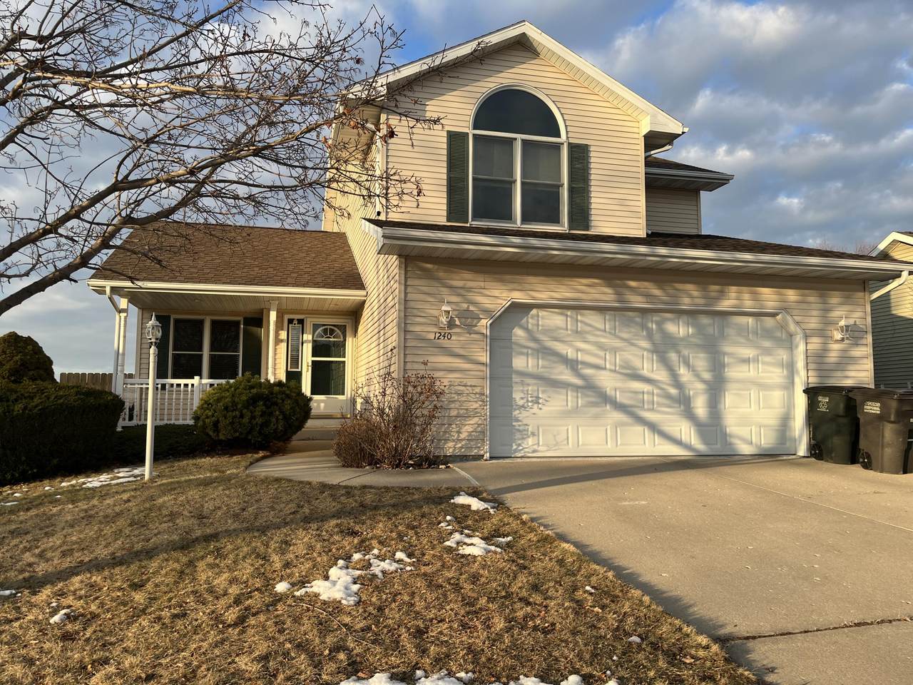 1240 Peninsula Ln - Photo 1