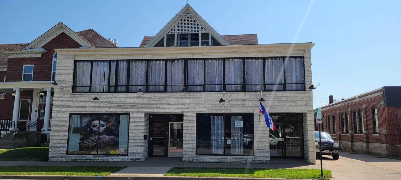 718 Main St - Photo 1