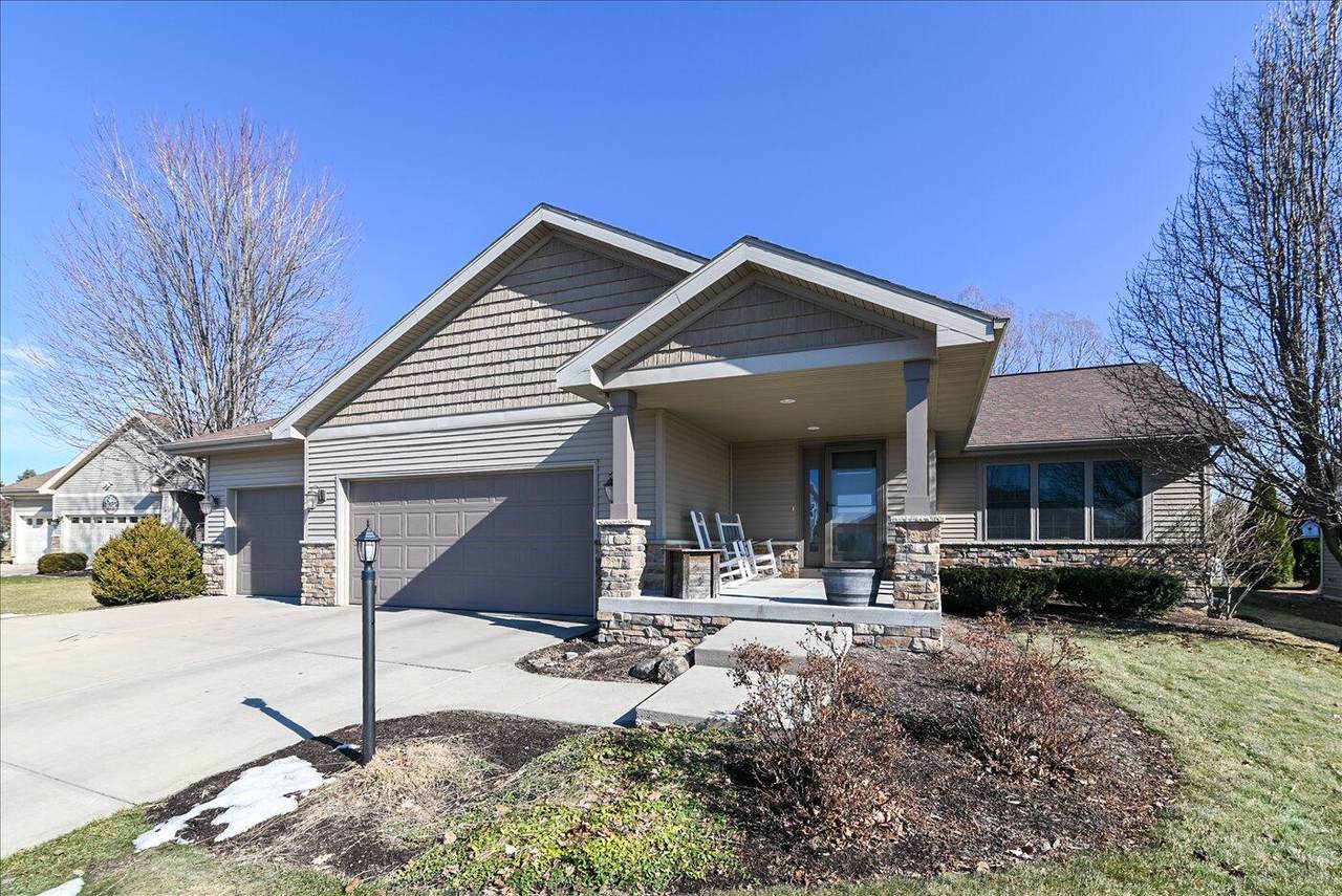 851 Shooting Star Cir - Photo 1