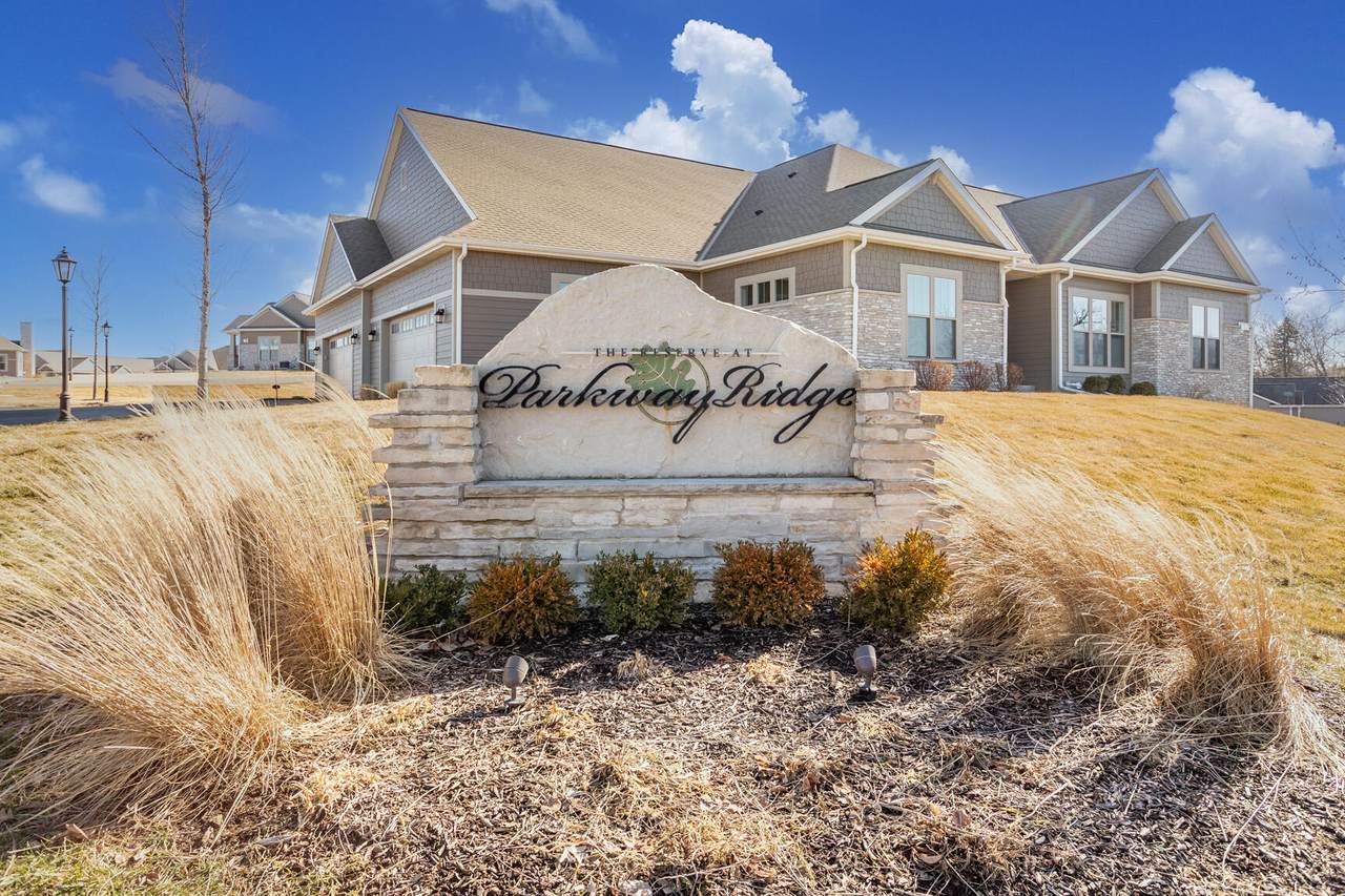 N28W25285 Parkway Ridge Cir - Photo 1