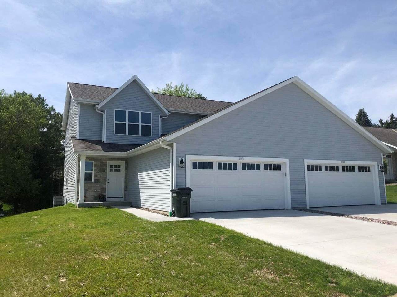 2105 Daisy Dr - Photo 1