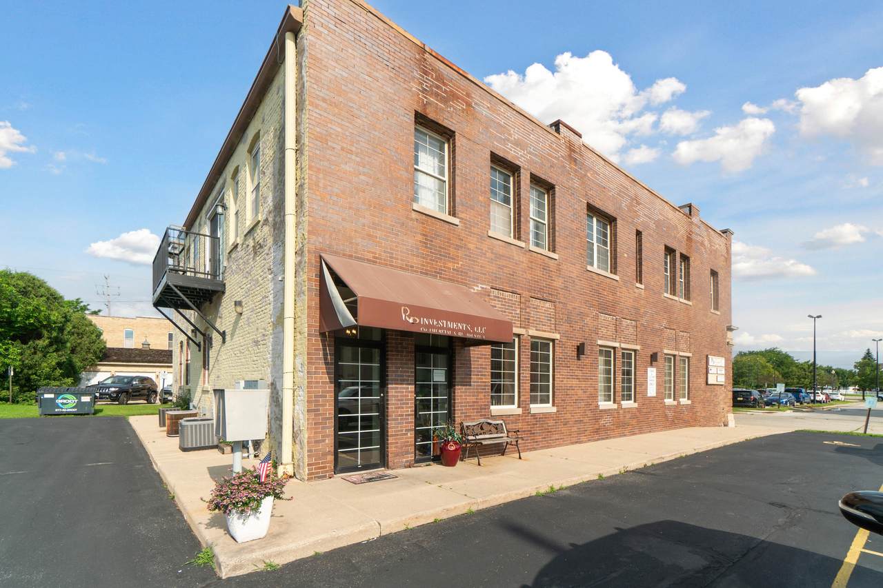 1109 55th St - Photo 1