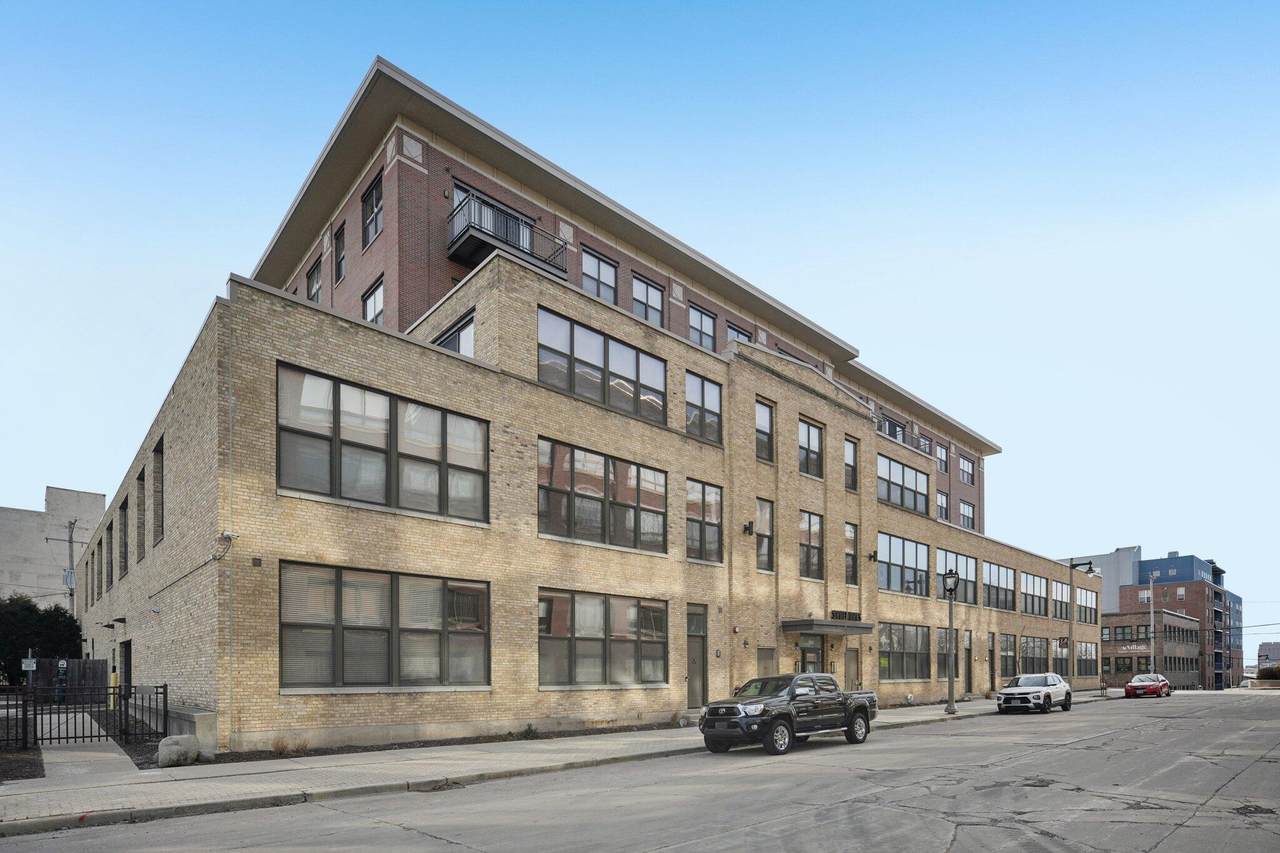 1924 Hubbard St - Photo 1