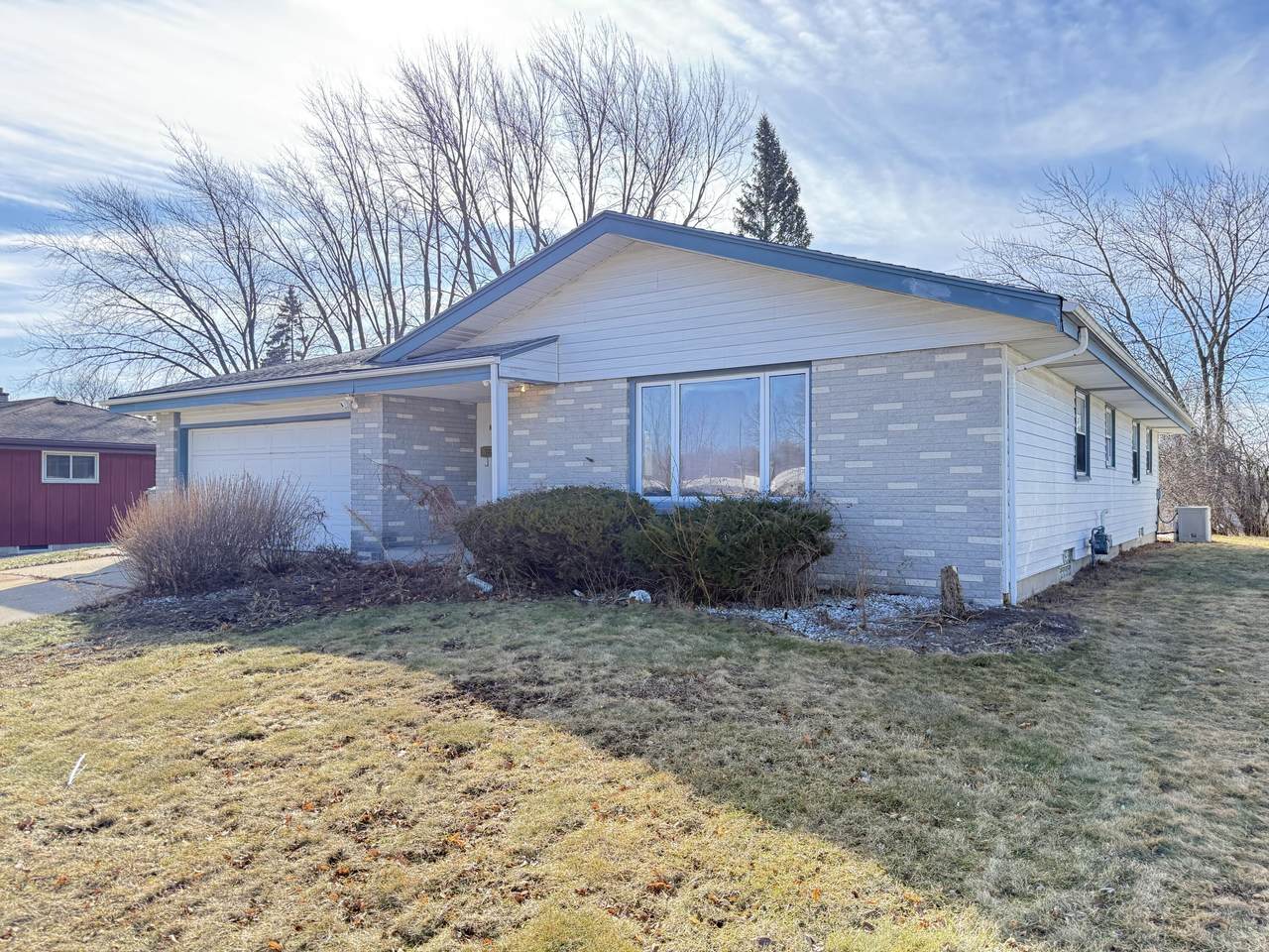 8707 Petersik St - Photo 1